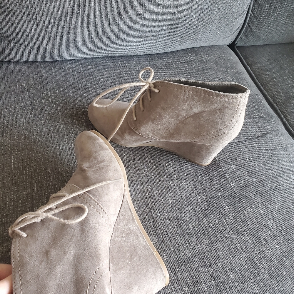 Arizona Wedge Boots
